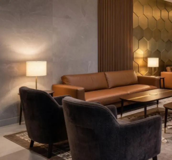 Elegáns lounge belső tér kényelmes ülőhelyekkel